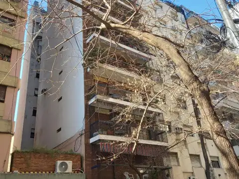 Departamento de 3 amb. con balcon al fte. a refaccionar