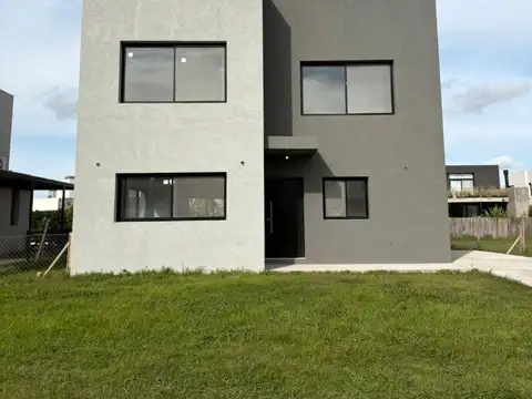 Casa a estrenar en Lagoon Pilar