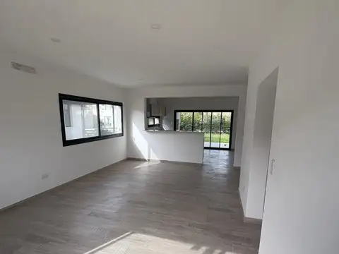 Casa a estrenar en Lagoon Pilar