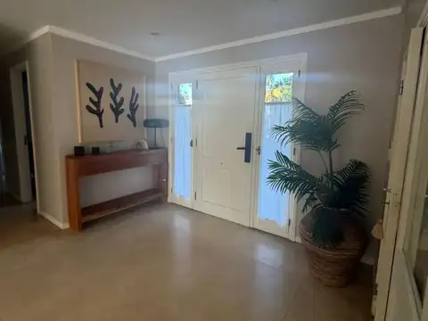 Casa en Alquiler en Fincas de Iraola I, USD 4.000