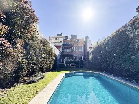 Venta Casa 7 Ambientes con Patio Terraza Quincho en Floresta