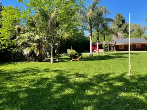 VENTA  Casa Quinta  -lote de 2700 m²-Apto Credito