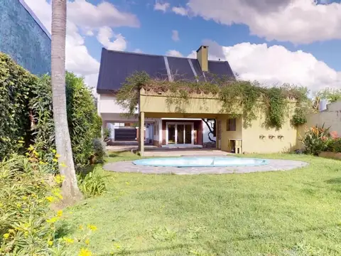 Casa 2 dormitorios quincho pileta  en  venta en City Bell