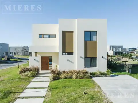 Casa  en venta sobre lote interno en  Barrio Araucarias Puertos