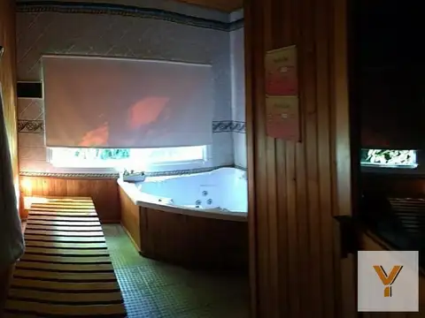 Oficina 15 ambientes con 6 baños