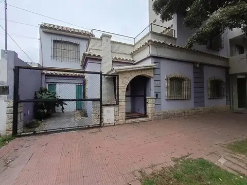 OPORTUNIDAD ÚNICA: 5 Dormitorios, Terraza Propia y Espacios