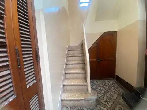 Casa 15 ambientes con 5 baños