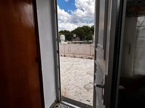 Casa 5 ambientes con 1 baño