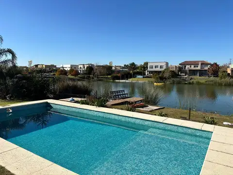 VENTA CASA 5 ambiente - BARRIO SAN BENITO - a la laguna