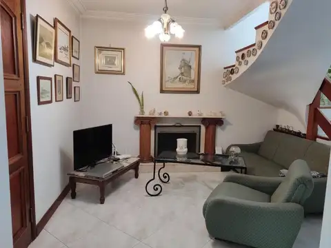 Casa 6 ambientes con 3 baños