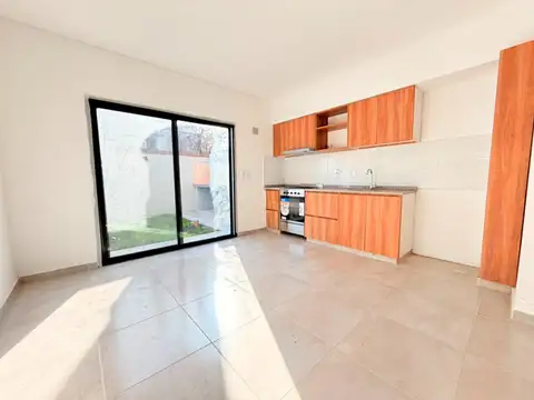 Casa en Alquiler con 1 cochera