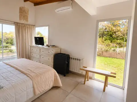 Casa en Alquiler con 2 cocheras