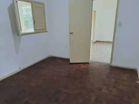 Conde 3200, Piso PB