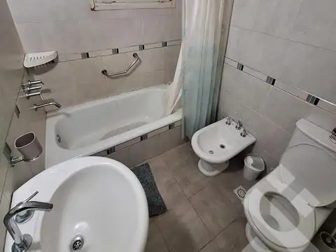 Departamento en Alquiler en General Roca, $ 950.000