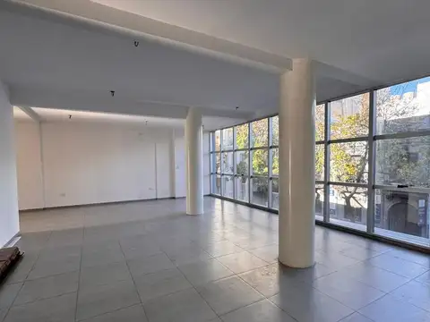 54 entre 7 y 8, oficina en venta
