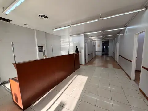 EXCELENTE LOCAL COMERCIAL EN VENTA - 480m2 CUBIERTOS.