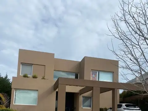 Casa 6 ambientes con 6 baños
