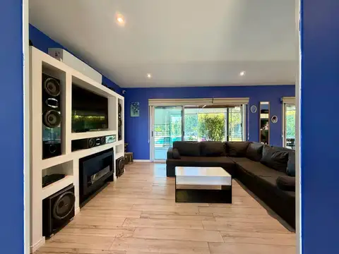 Casa en Venta con 4 cocheras