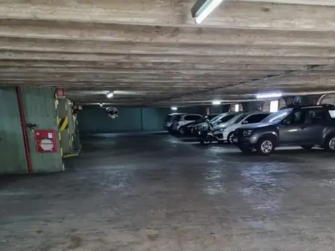 Cochera Fija Cubierta  en edificio de cocheras , ideal como