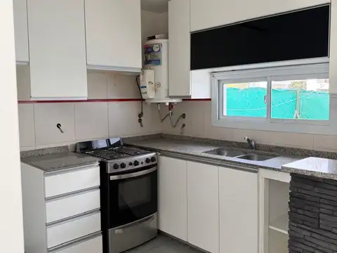 Casa en Alquiler con 1 cochera