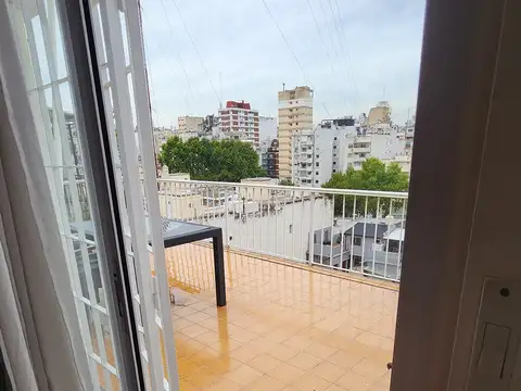 3 Amb-Terraza propia con parrilla- Piso alto- Barrio Norte