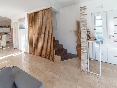CASA APTA CREDITO EZEIZA CON PILETA Y QUINCHO