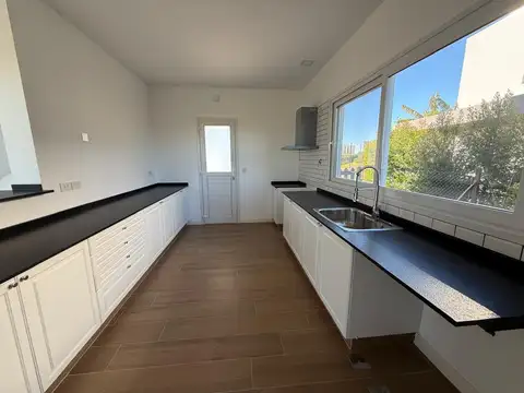 Casa en Venta con 6 cocheras