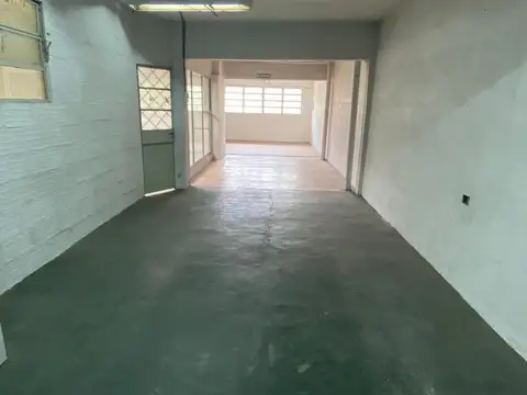 Galpon en Alquiler en Villa Luzuriaga, USD 1.300
