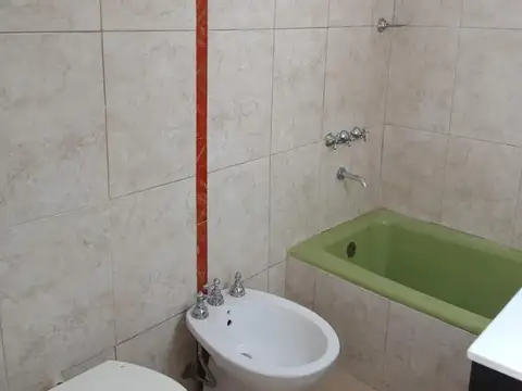 Dto en alquiler Floresta 2amb con balcón.