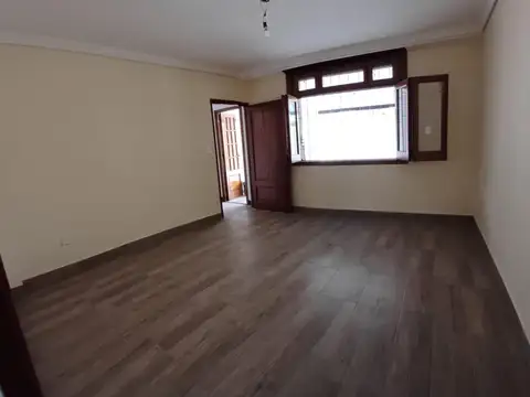 Departamento tipo Casa, 3 amb, piso único, Mataderos