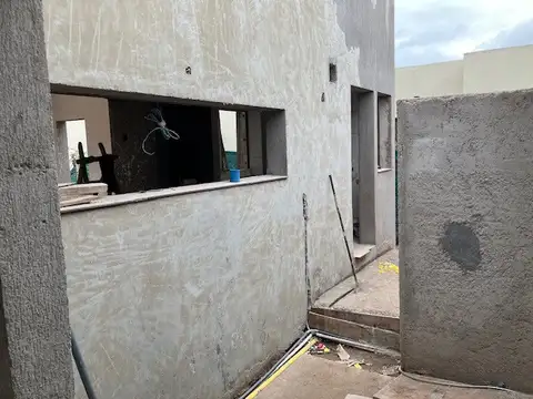 Casa 5 ambientes con 2 baños