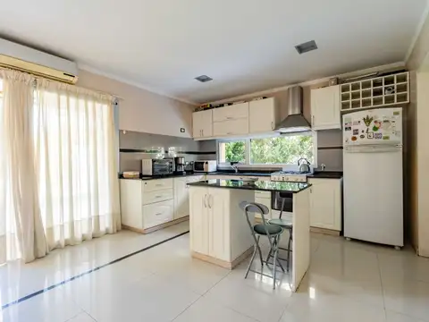 Casa 4 ambientes con 4 baños