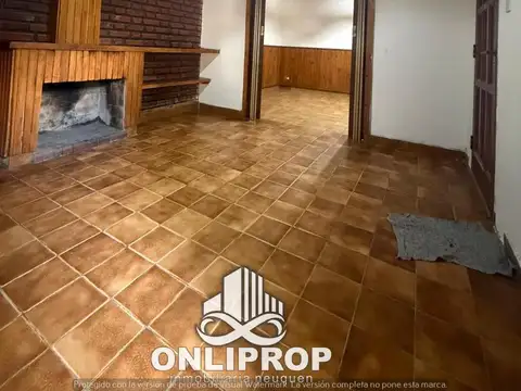 Casa en Alquiler con 1 cochera