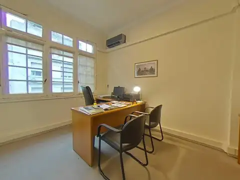 Excelente Oficina en Venta toda hecha a nuevo.