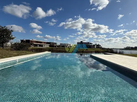 Casa 5 ambientes con 5 baños
