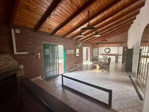 QUINTA CON GRAN TERRENO EN KM 0,5 A 100 METROS DE LA RUTA