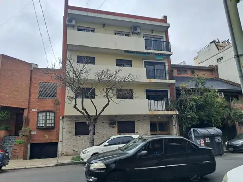 AMPLIO Y LUMINOSO 3 AMB frente 70m  balcon corrido