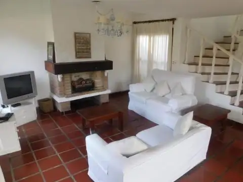 Casa en Alquiler Temporal con 1 cochera