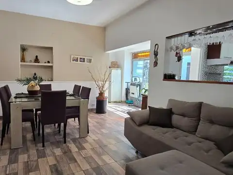 Venta Casa interna 3 dormitorios quincho terraza