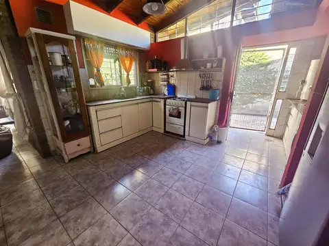 Casa 5 ambientes con 1 baño