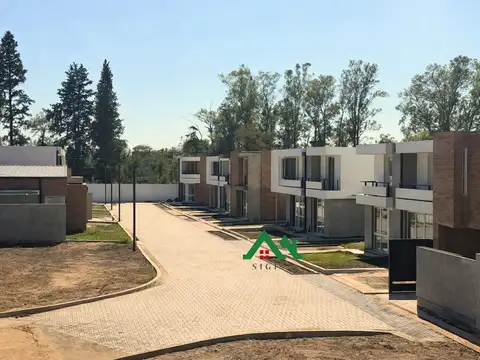 Dúplex en venta en housing Las Veras – 2 o 3 dorm con seg y amenities en Valle Escondido