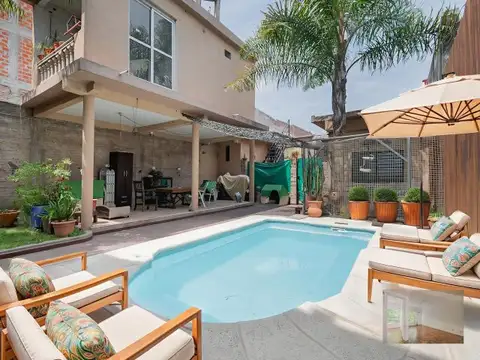 Venta Villa Celina Centro - Casa + 2 Locales Pileta Jardin