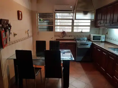 Casa en Venta con 4 cocheras