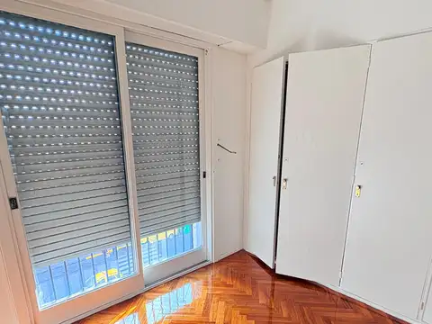 Excelente 3 ambientes al frente con balcón en Caballito