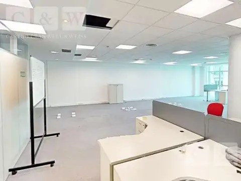 Oficina en Alquiler con 2 cocheras
