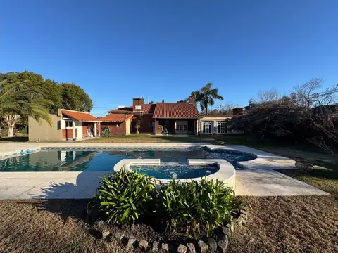 CASA EN VENTA EN CASTELAR 5 AMBIENTES | UNA PLANTA