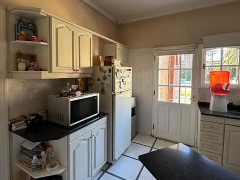 CASA EN VENTA EN CASTELAR 5 AMBIENTES | UNA PLANTA