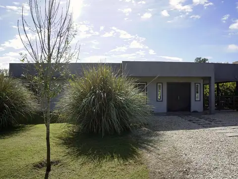 Casa en Venta con 3 cocheras