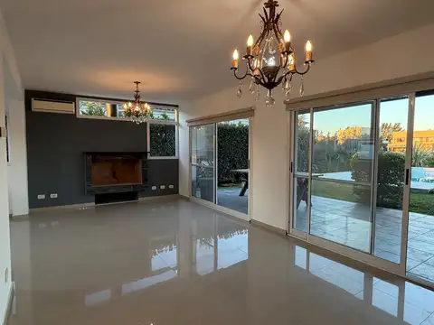 Casa 6 ambientes con 3 baños