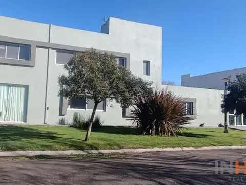 Casa en Alquiler en Plottier, USD 3.600